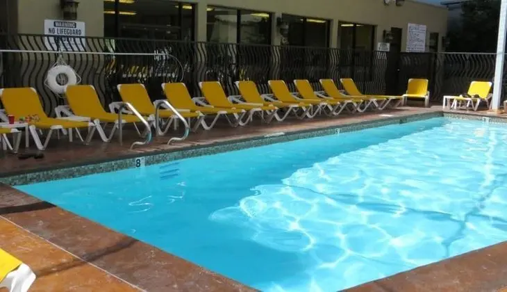 GetAways at Jockey Club - Havuz