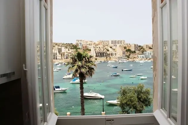 Getawaysmalta - Blue Harbour 2 Seafront 3-bedroom Apt With Large Back Terrace
