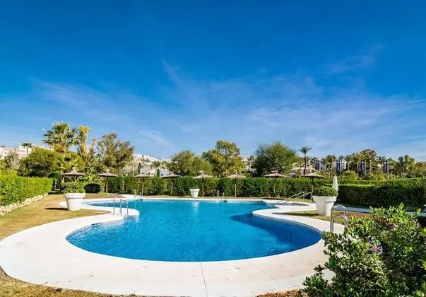 GH2- Modern family friendy apt in Golf Hills - Havuz