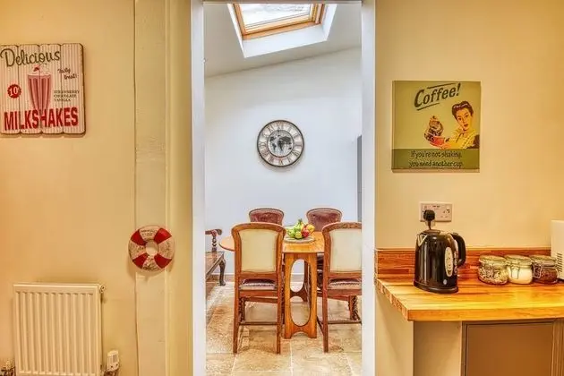 Ghar Homes - Bath Large Family Home - Yerinde Yemek