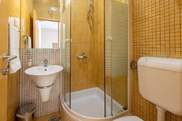 Gianni - Modern & Great Location - SA1