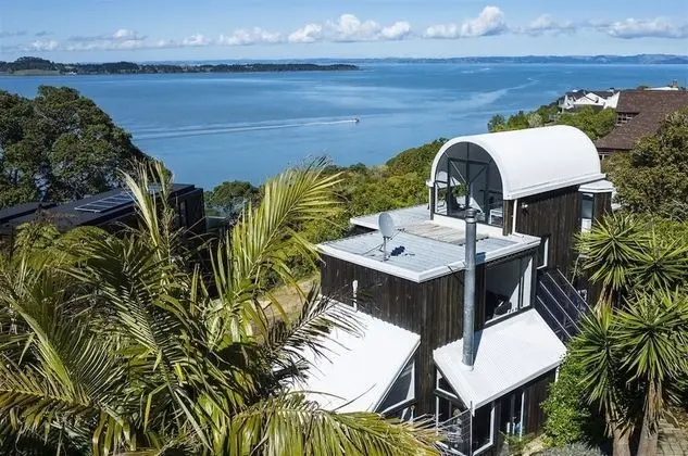 Gigantic 3 Level House with Sea Views