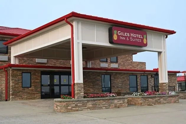 Giles Hotel Inn & Suites - Dış Mekan