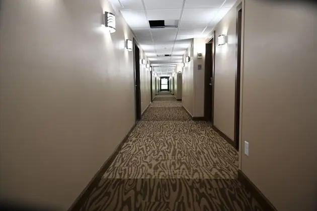 Giles Hotel Inn & Suites - İç Mekan