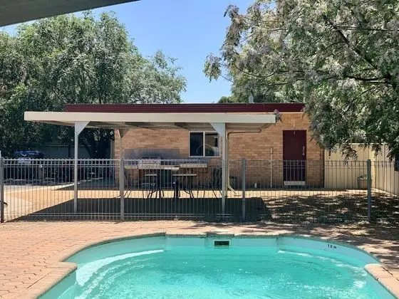 Gilgandra Motel - Havuz