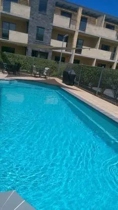 Gillies st Apartments - Havuz