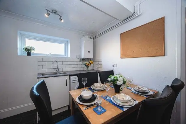 Gilling Villa Remarkable 4-bed House in Gillingham - Yerinde Yemek
