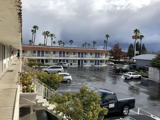 Gilroy Inn