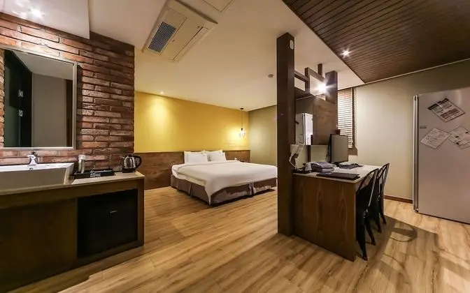 Gimhae Jangyu AM Hotel - Oda