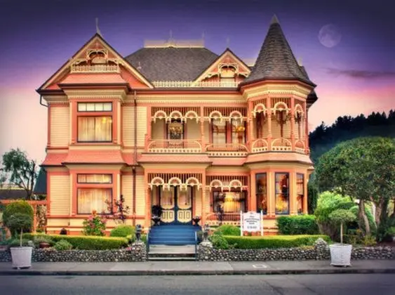 GINGERBREAD MANSION