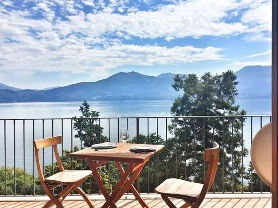 Gioia Apartment With Lake View and Pool in Oggebbio