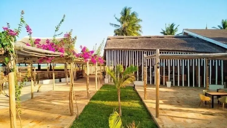 Giraffe Beach Hotel