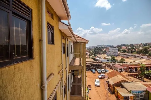 Giraffe Park Hotel