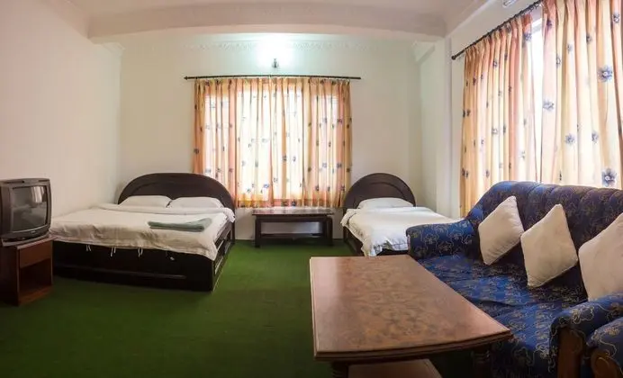 Giri Guest House