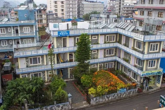 Giri Guest House