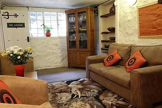GL Cottages - Lobi