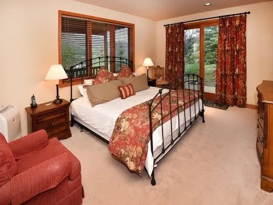 Glacier Court 1844 B - Oda
