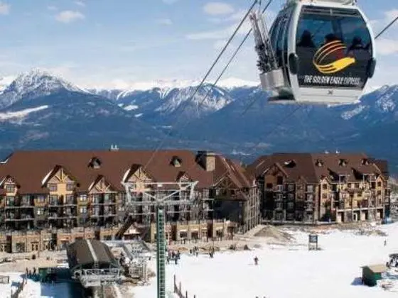 Glacier Mountaineer Lodge