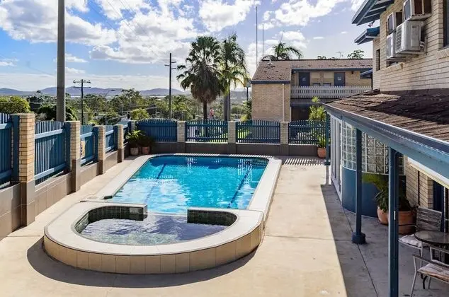 Gladstone Palms Motor Inn - Havuz