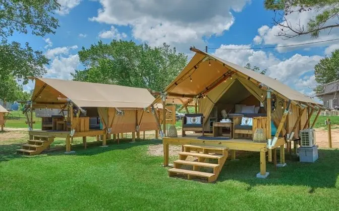 Glamping at BeeWeaver Honey Farm - Oda