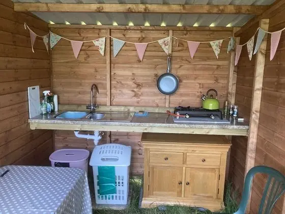 Glamping at The Homestead - Ensuite Bell Tent - Campsite - Mutfak