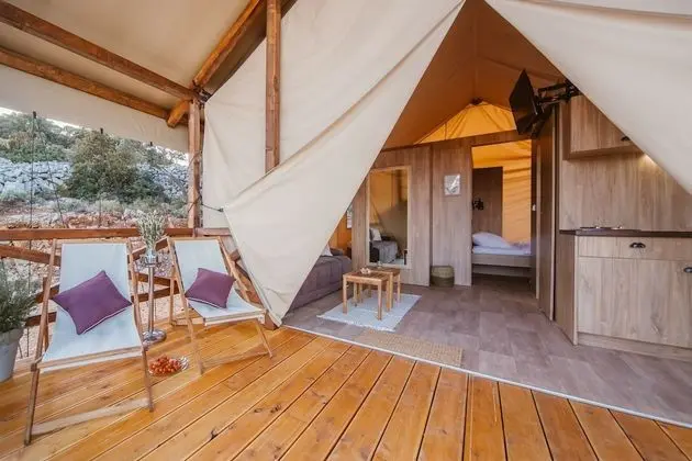 Glamping Tents and Mobile Homes Trasorka - Campsite