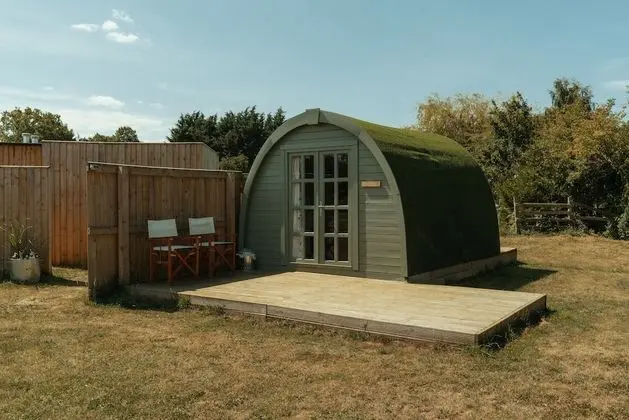 Glamping in Wiltshire the Green Knoll is a Charm - Dış Mekan