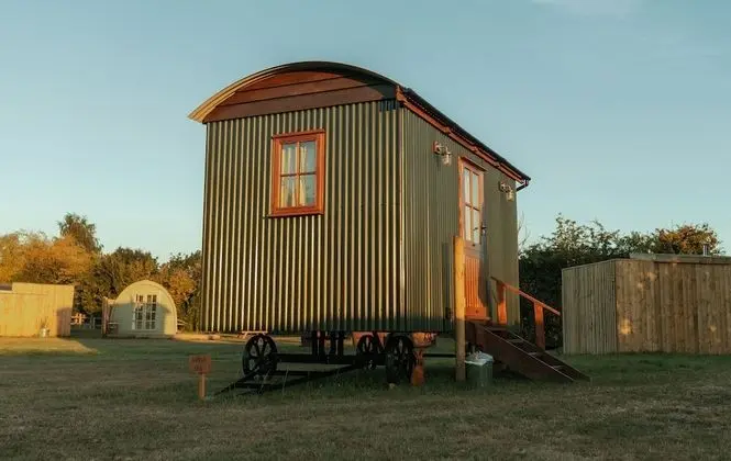 Glamping in Wiltshire in our Luxury Shepherds Hut