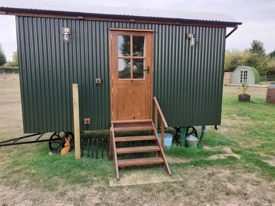 Glamping in Wiltshire in our Luxury Shepherds Hut - Öne Çıkan Resim