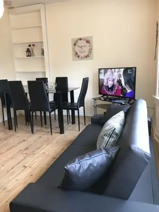 Glasgow Scotstoun Cottage Flat - İç Mekan