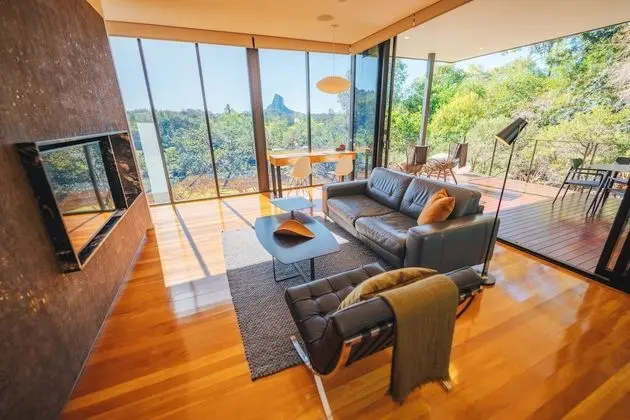Glass on Glasshouse - Oda