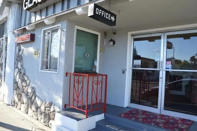 Glass Slipper Inn - Stanford Palo Alto - Giriş