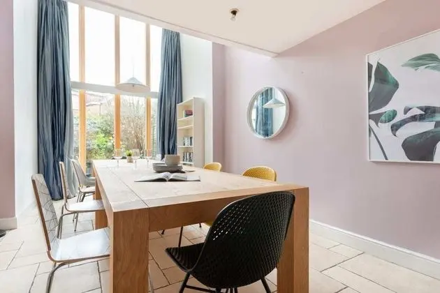 The Glasshouse Escape - 5BDR Victorian Jewel with Modern Twists in Jericho - Yerinde Yemek