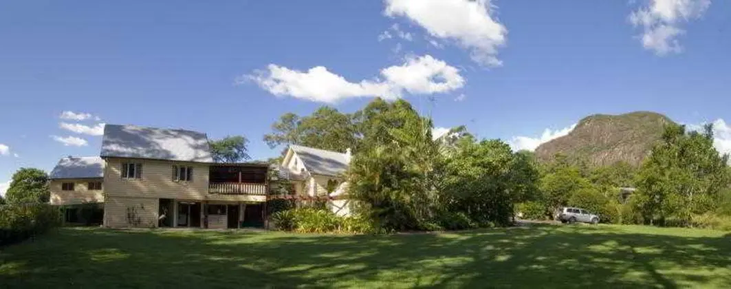 Glasshouse Mountains Ecolodge