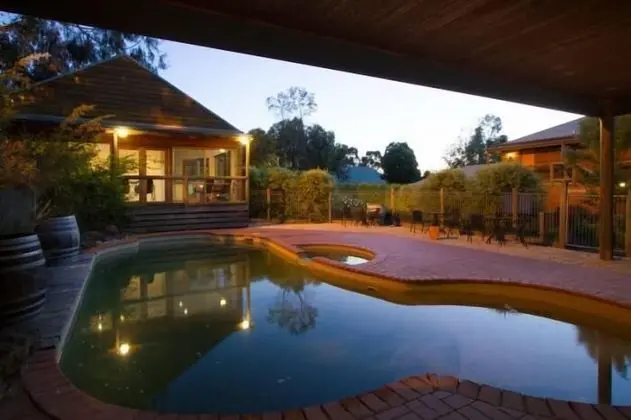 Glen Erin At Lancefield - Vineyard Retreat - Havuz