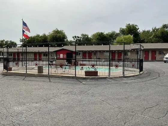 Glen Rose Inn and Suites - Havuz