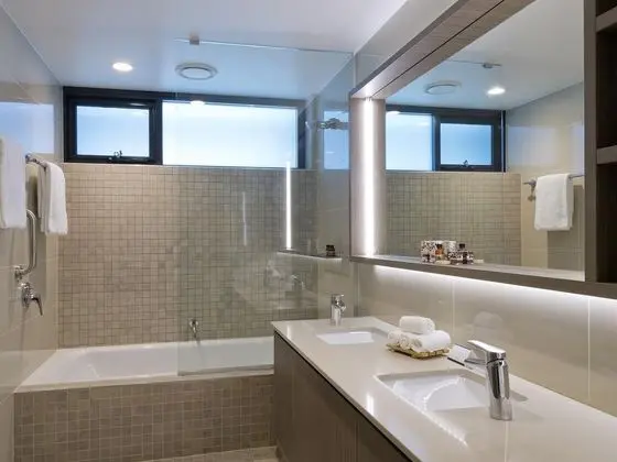 The Glen Hotel & Suites