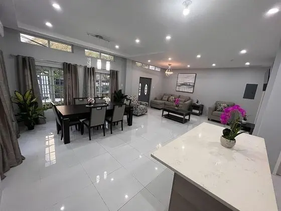 Glencoe Townhome With Loft Jacuzzi and Pool - Dış Mekan