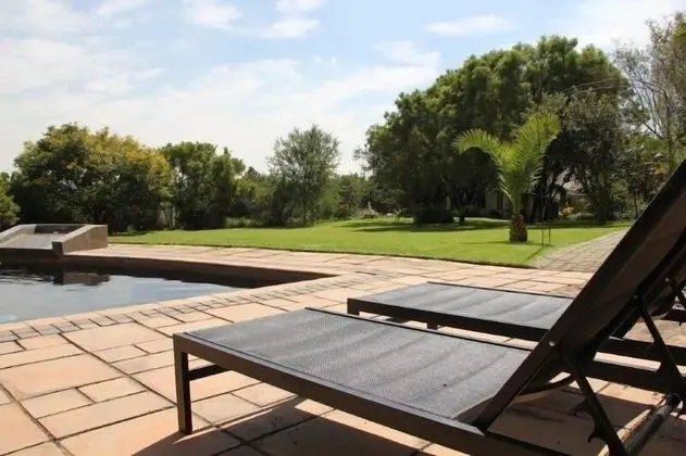 Glenda s Guest Suites - Havuz
