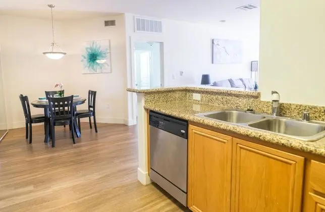 Glendon Apartments - Mutfak
