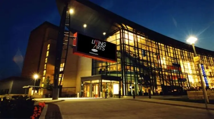 GLō Best Western Mississauga Corporate Centre