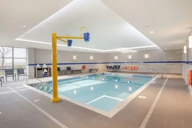 GLō Best Western Mississauga Corporate Centre - Havuz
