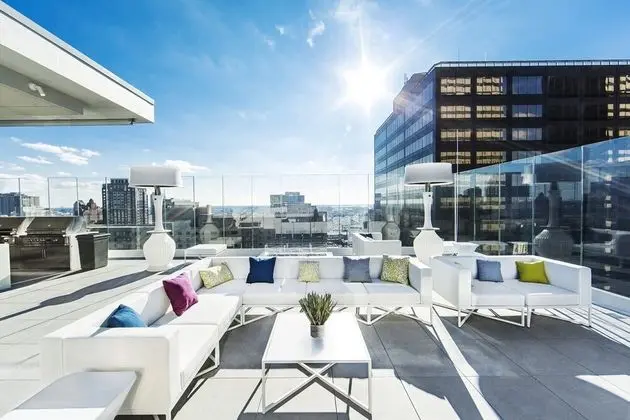 Global Luxury Suites Center City