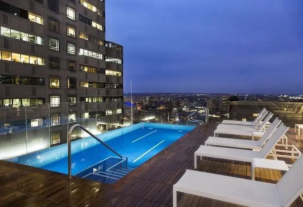 Global Luxury Suites Center City - Havuz