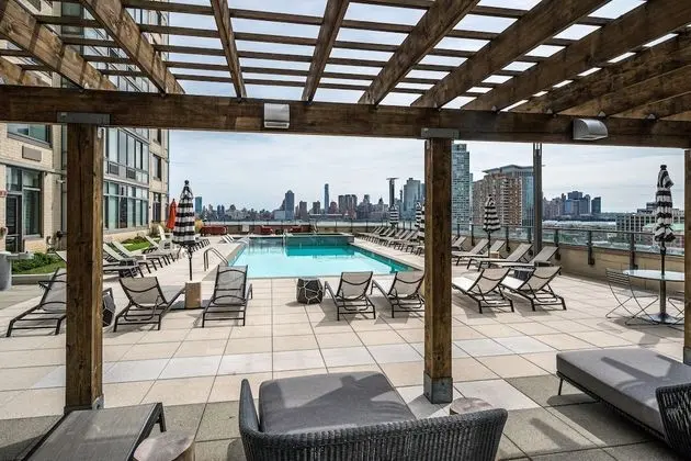 Global Luxury Suites Downtown Jersey City - Havuz