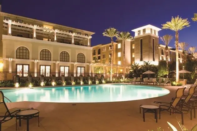 Global Luxury Suites at The Village - Havuz