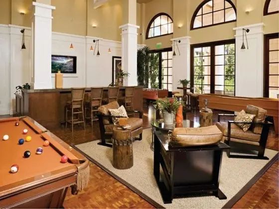 Global Luxury Suites at The Village - Lobi