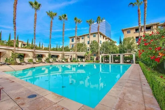 Global Luxury Suites at The Village - Öne Çıkan Resim