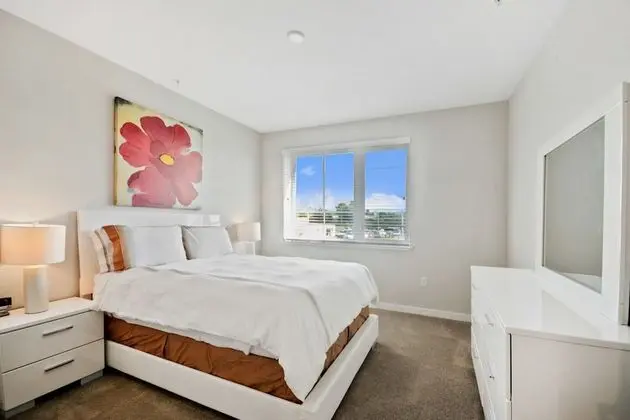 Global Luxury Suites in Menlo Park - Oda