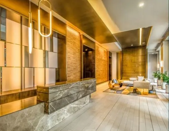 Global Luxury Suites at Newport - Lobi